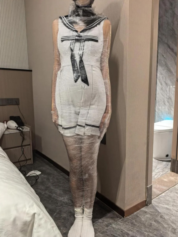 窒息逃脱挑战-三部曲完结封面